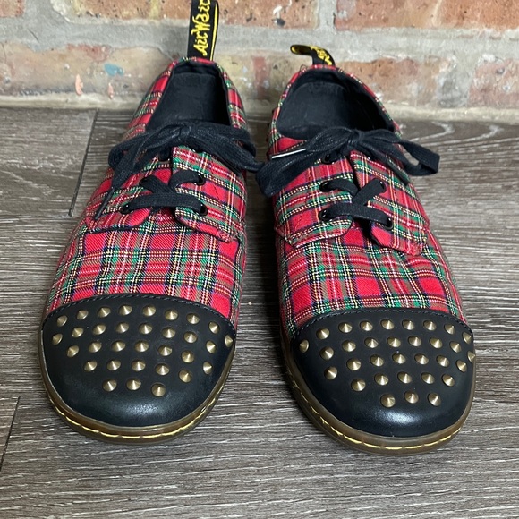 Dr. Martens Aldstud oxford shoe red tartan plaid pattern and gold stud - Picture 3 of 17
